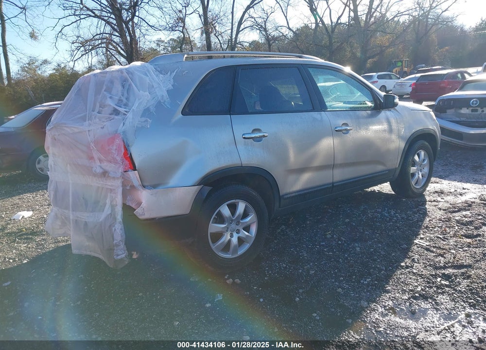 2013 KIA SORENTO LX VIN: 5XYKT3A61DG424811