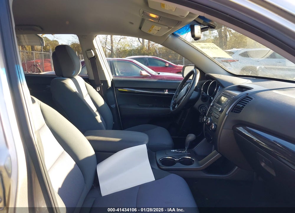2013 KIA SORENTO LX VIN: 5XYKT3A61DG424811