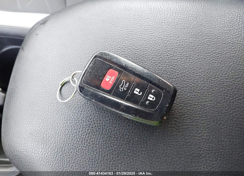 2020 TOYOTA RAV4 XLE VIN: 2T3W1RFV7LW060453