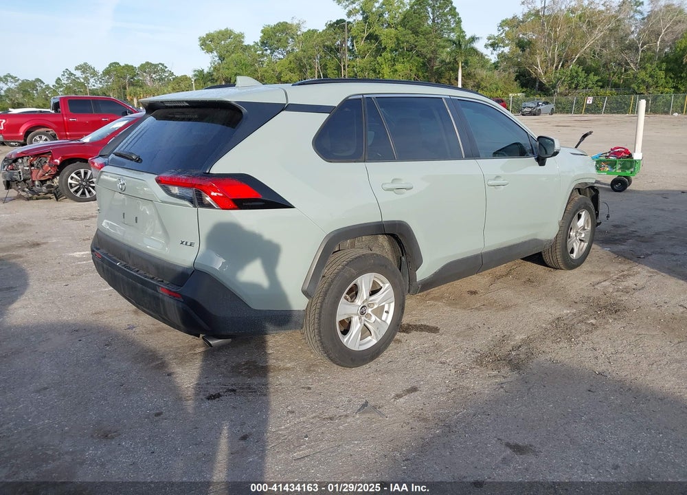 2020 TOYOTA RAV4 XLE VIN: 2T3W1RFV7LW060453
