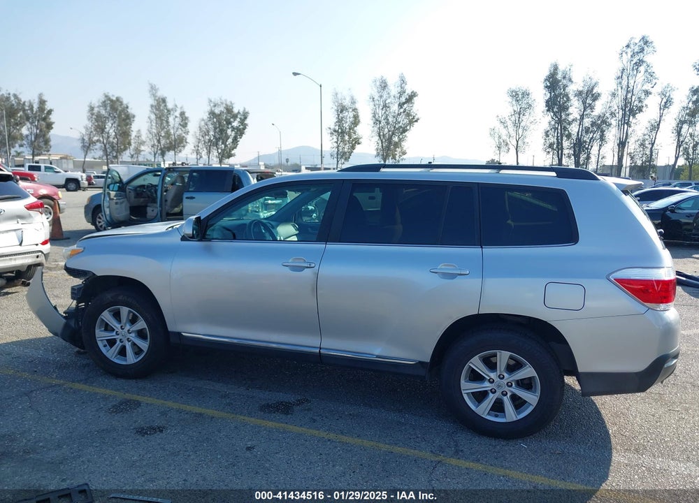 2011 TOYOTA HIGHLANDER VIN: 5TDZK3EH4BS039725
