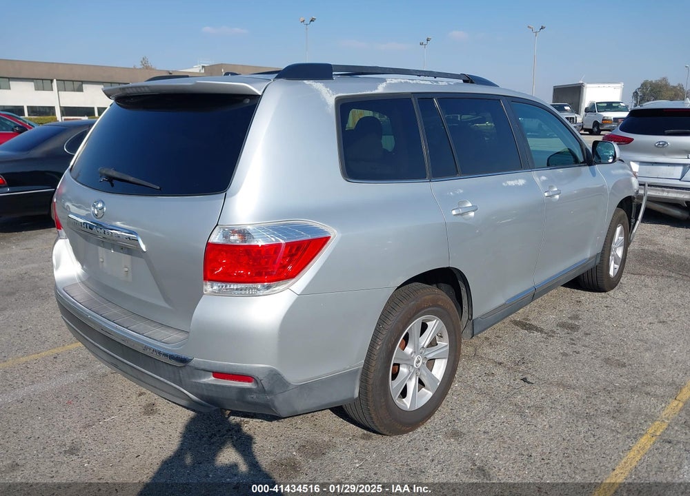 2011 TOYOTA HIGHLANDER VIN: 5TDZK3EH4BS039725