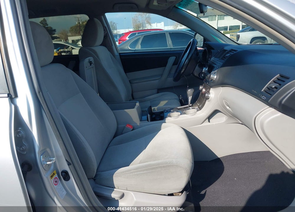 2011 TOYOTA HIGHLANDER VIN: 5TDZK3EH4BS039725