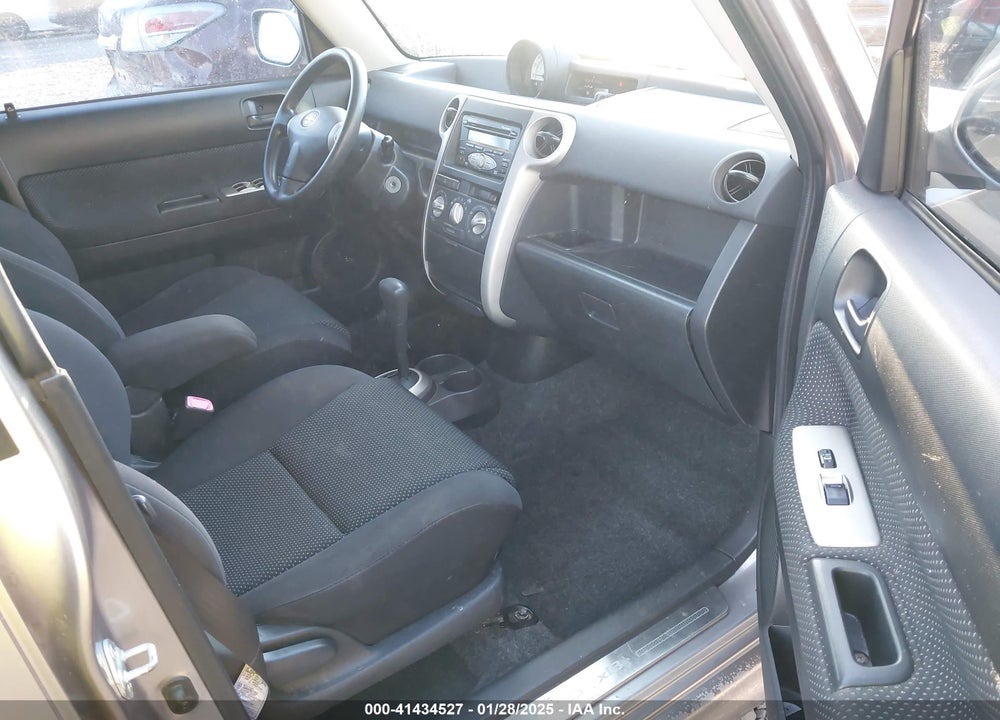 2006 SCION XB VIN: JTLKT324X64043185