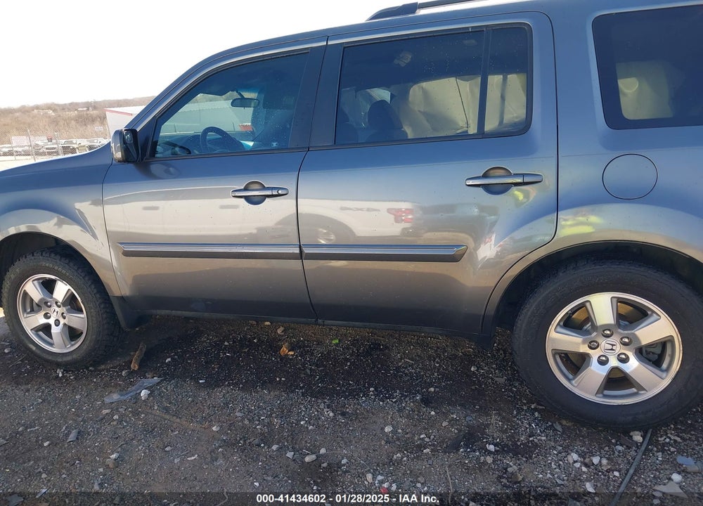2011 HONDA PILOT VIN: 5FNYF3H41BB044684