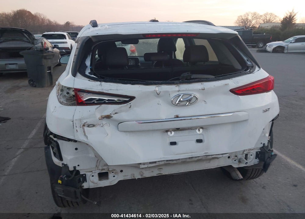 2018 HYUNDAI KONA VIN: KM8K33A52JU146580