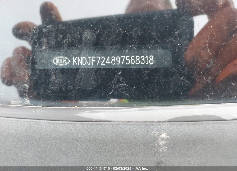 2009 KIA SPORTAGE VIN: KNDJF724897568318