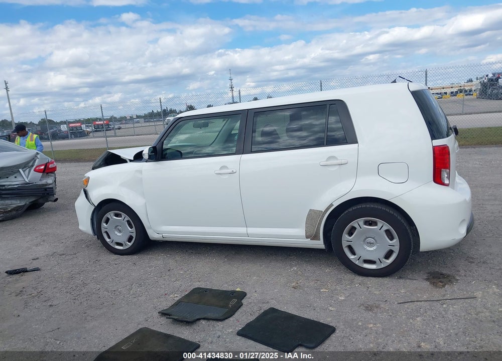 2014 SCION XB VIN: JTLZE4FEXEJ052647
