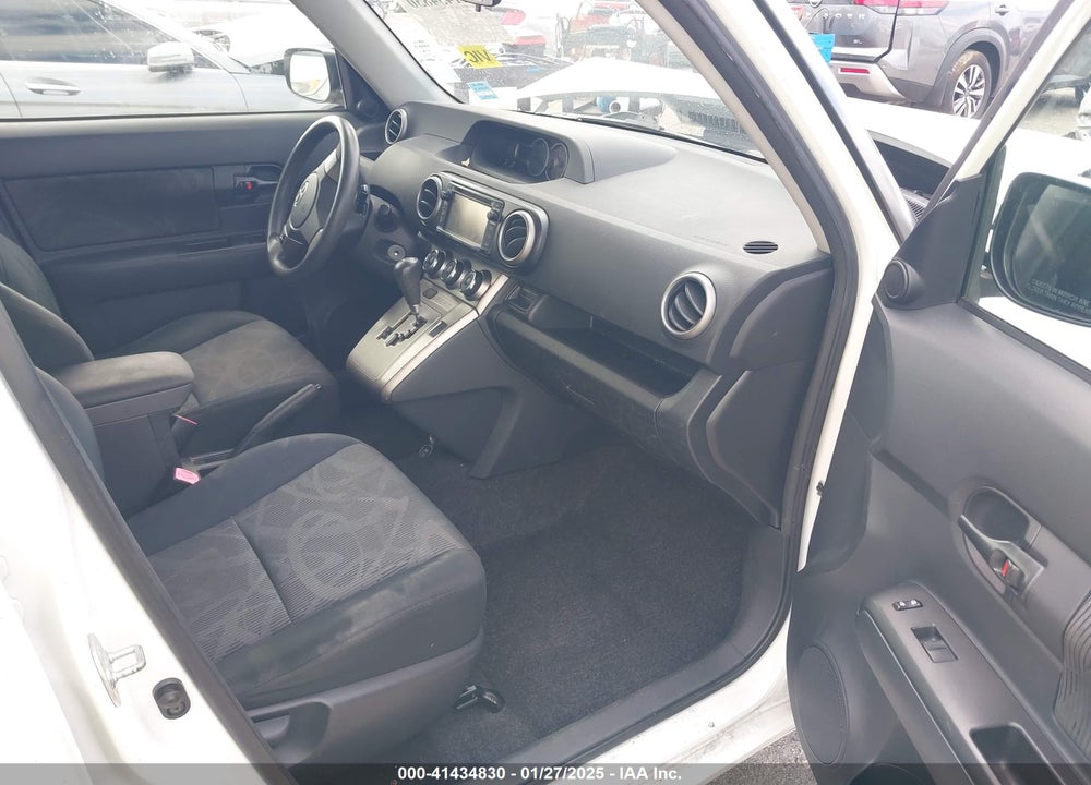 2014 SCION XB VIN: JTLZE4FEXEJ052647