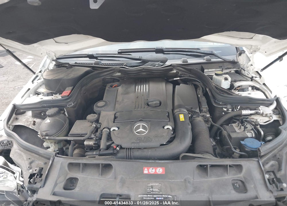 2014 MERCEDES-BENZ C 250 LUXURY/SPORT VIN: WDDGF4HB5EG241695