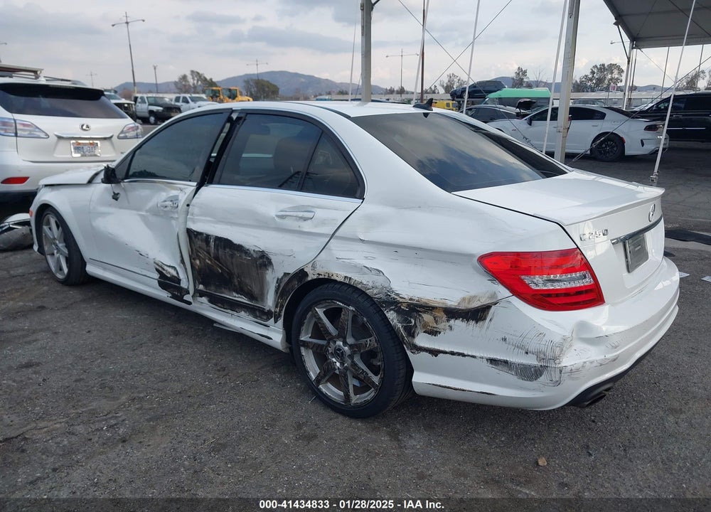 2014 MERCEDES-BENZ C 250 LUXURY/SPORT VIN: WDDGF4HB5EG241695