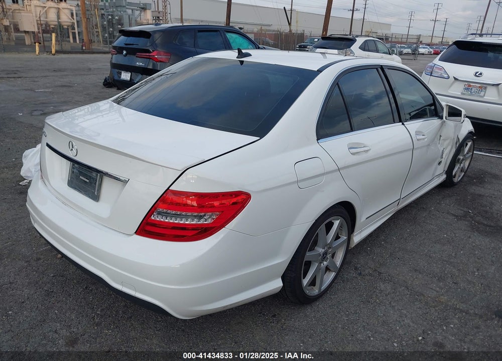 2014 MERCEDES-BENZ C 250 LUXURY/SPORT VIN: WDDGF4HB5EG241695