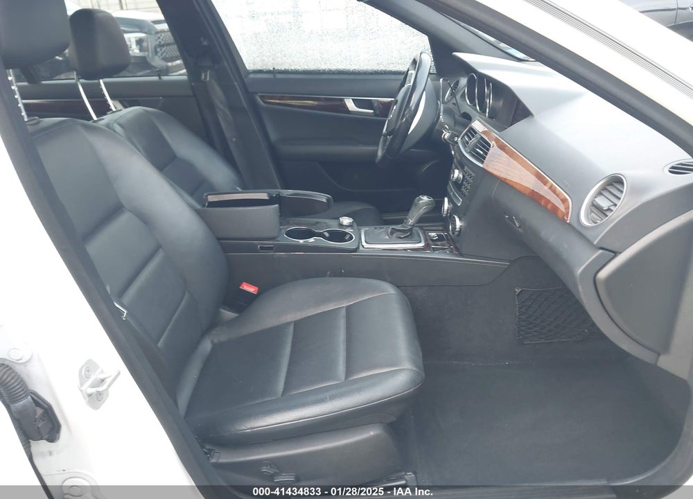 2014 MERCEDES-BENZ C 250 LUXURY/SPORT VIN: WDDGF4HB5EG241695