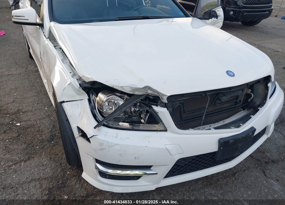 2014 MERCEDES-BENZ C 250 LUXURY/SPORT VIN: WDDGF4HB5EG241695