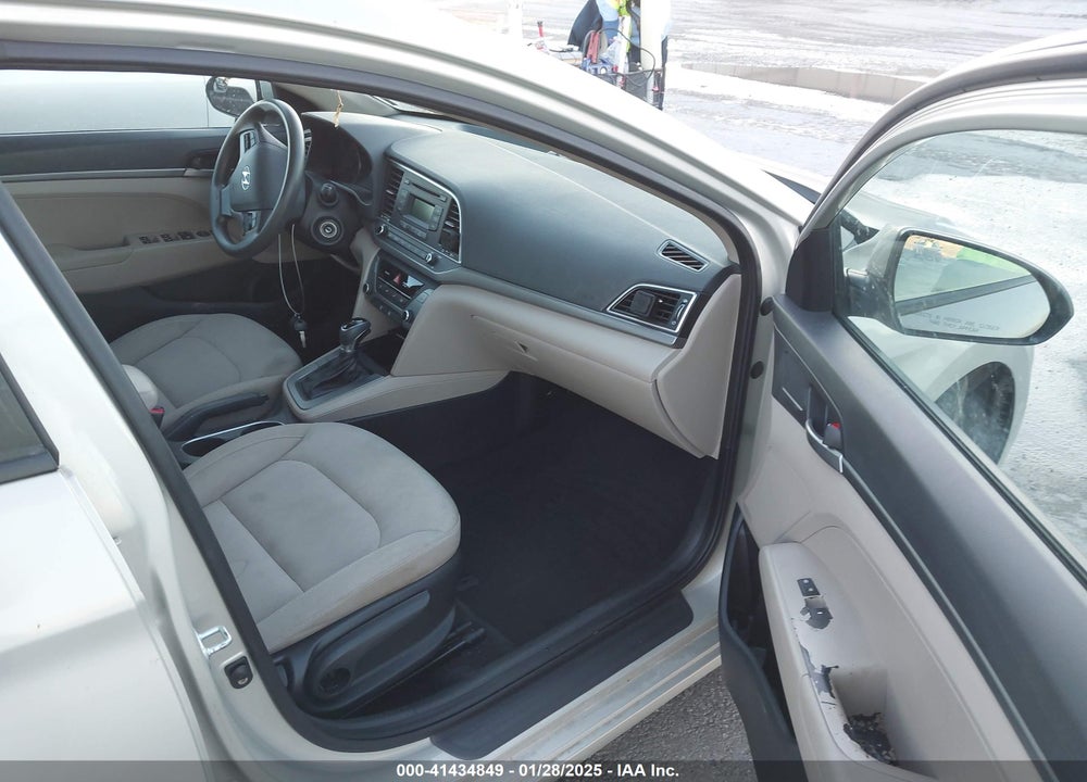 2017 HYUNDAI ELANTRA VIN: KMHD74LF7HU080093