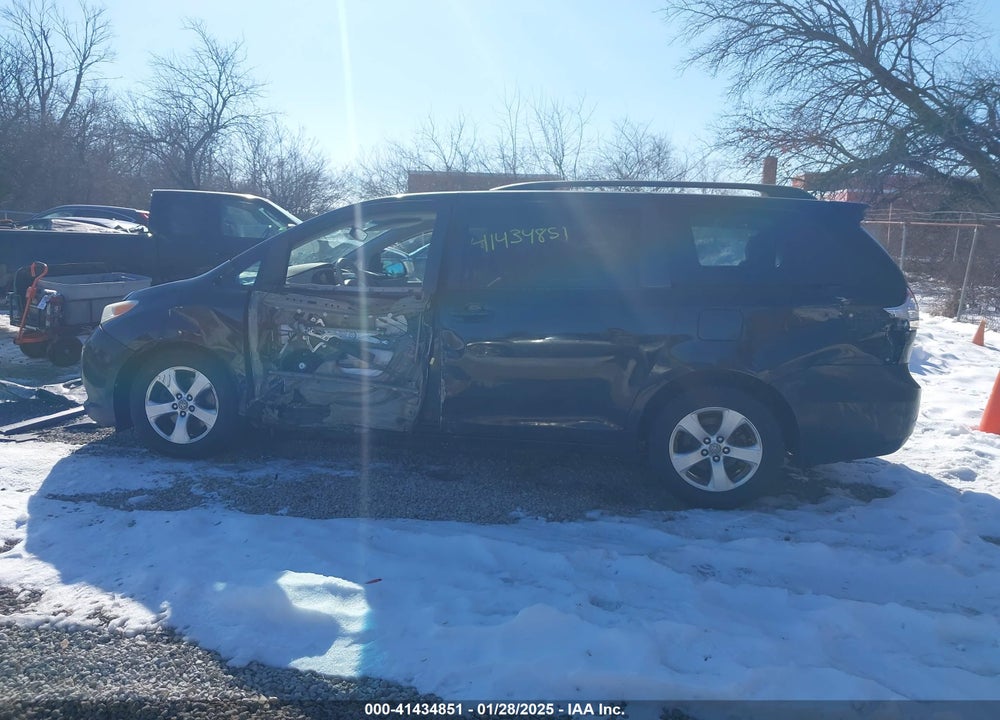 2011 TOYOTA SIENNA LE V6 VIN: 5TDKK3DC0BS140624