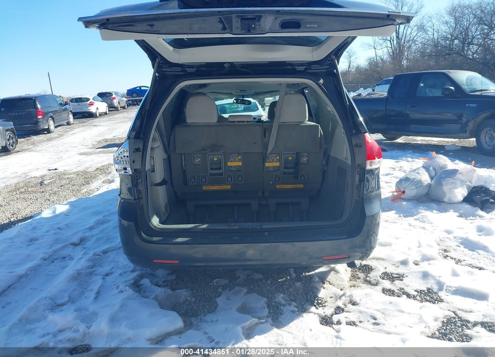 2011 TOYOTA SIENNA LE V6 VIN: 5TDKK3DC0BS140624