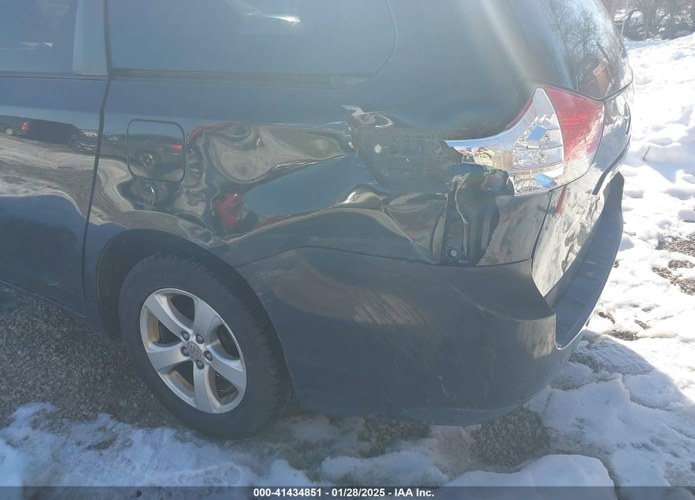 2011 TOYOTA SIENNA LE V6 VIN: 5TDKK3DC0BS140624