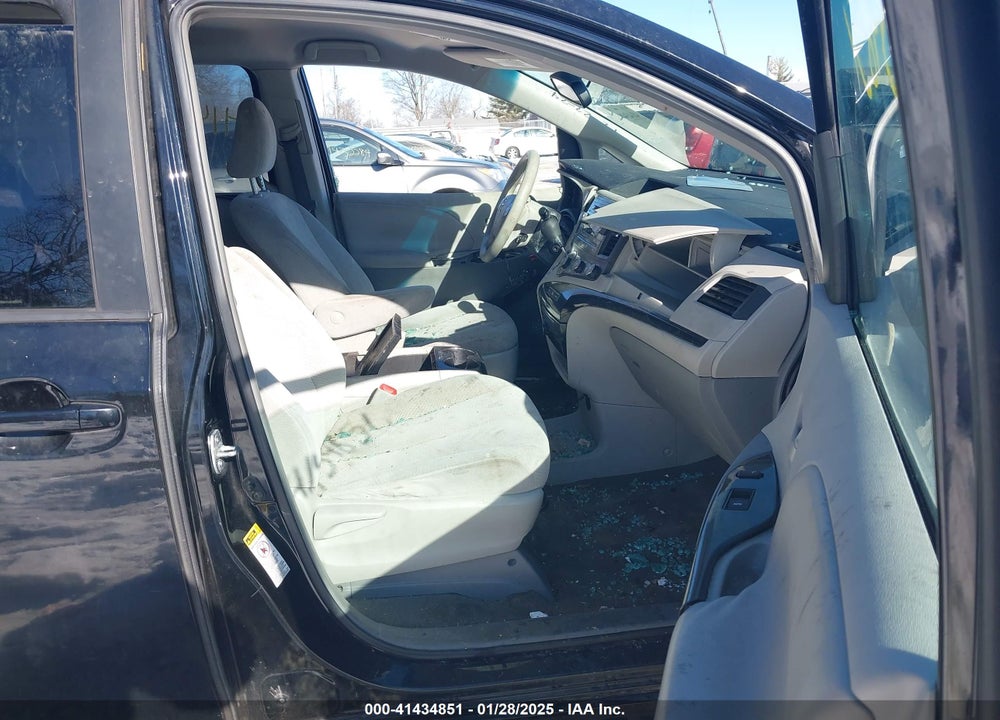 2011 TOYOTA SIENNA LE V6 VIN: 5TDKK3DC0BS140624