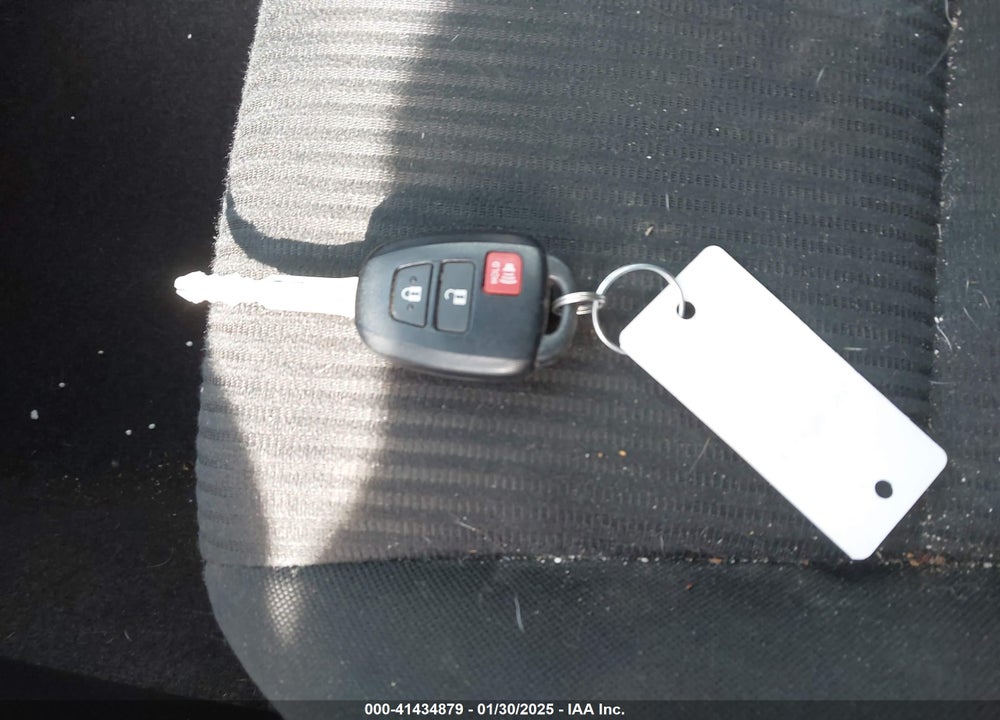 2016 TOYOTA RAV4 LE VIN: JTMBFREV3GJ068054