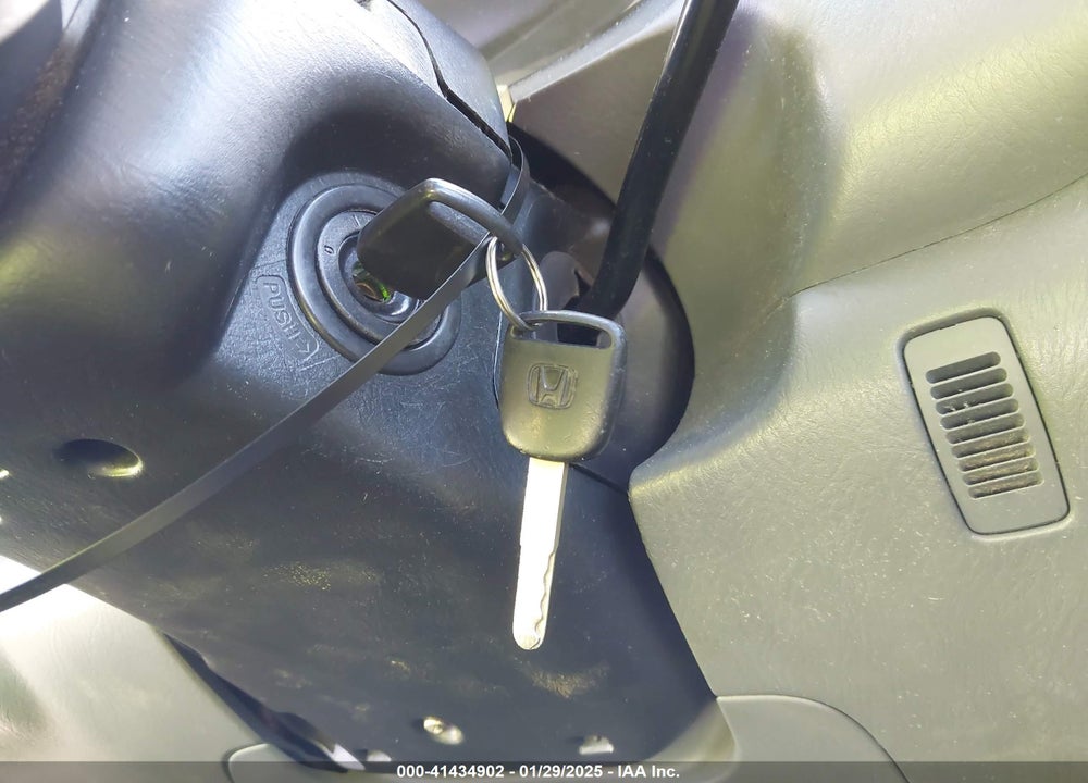 2004 HONDA PILOT EX-L VIN: 2HKYF18584H558629