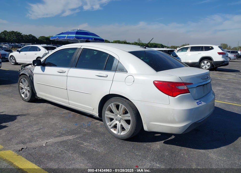 2013 CHRYSLER 200 VIN: 1C3CCBBB2DN656678