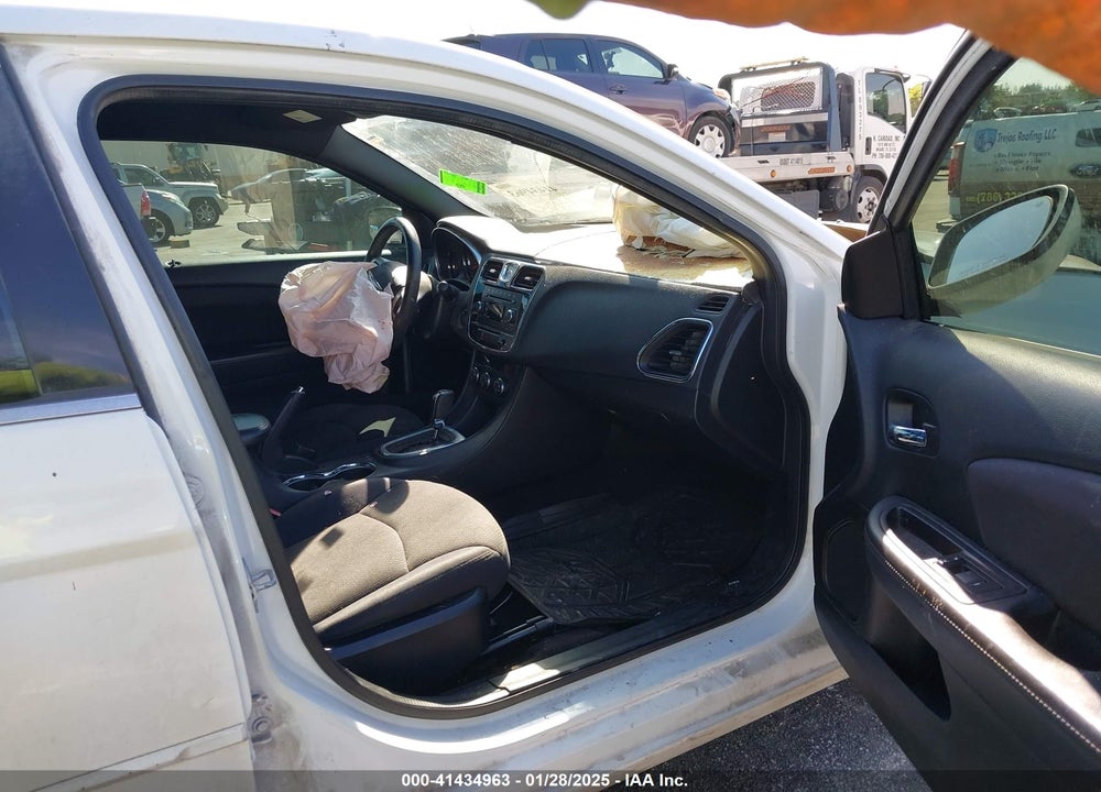 2013 CHRYSLER 200 VIN: 1C3CCBBB2DN656678