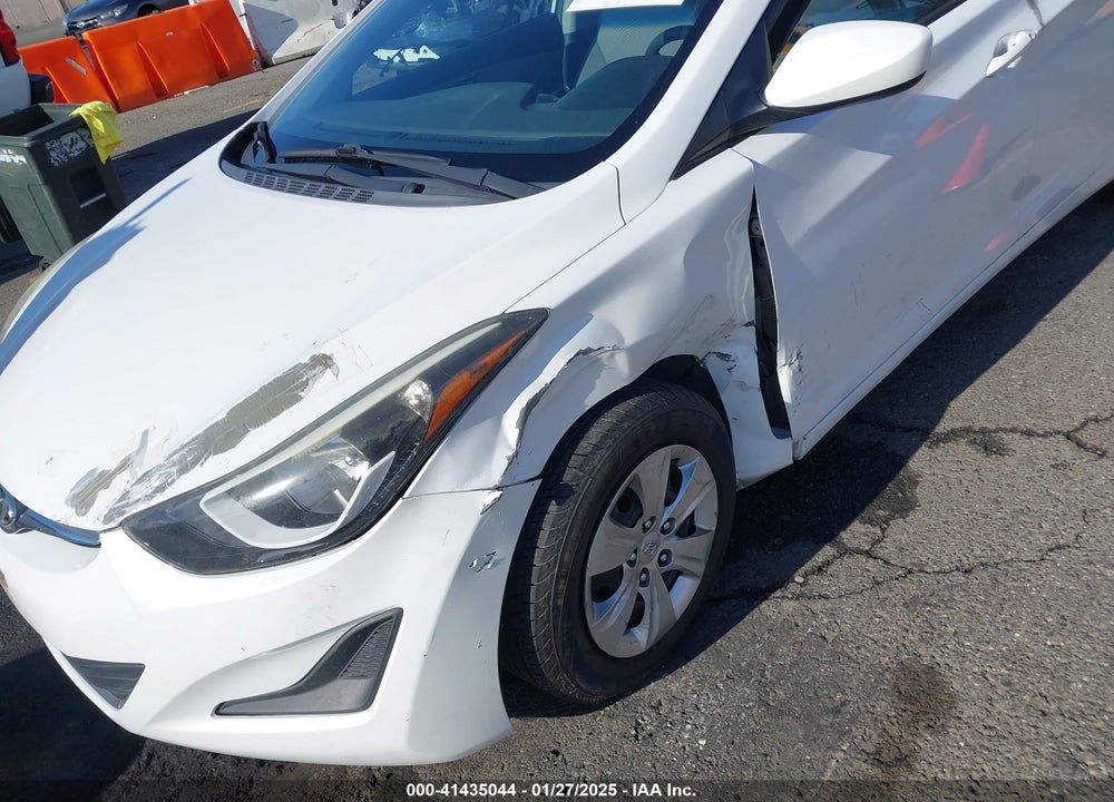 2016 HYUNDAI ELANTRA VIN: 5NPDH4AE8GH666967