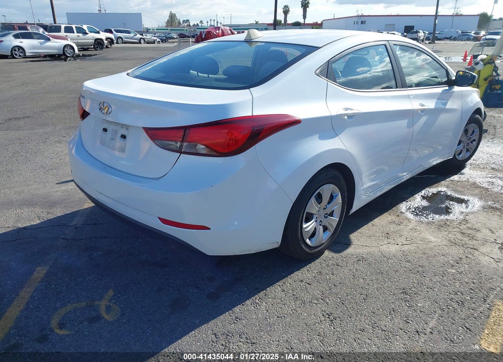 2016 HYUNDAI ELANTRA VIN: 5NPDH4AE8GH666967