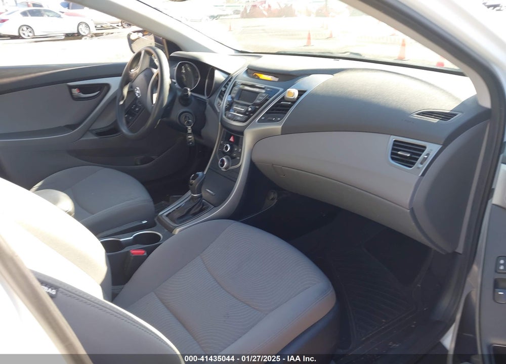 2016 HYUNDAI ELANTRA VIN: 5NPDH4AE8GH666967