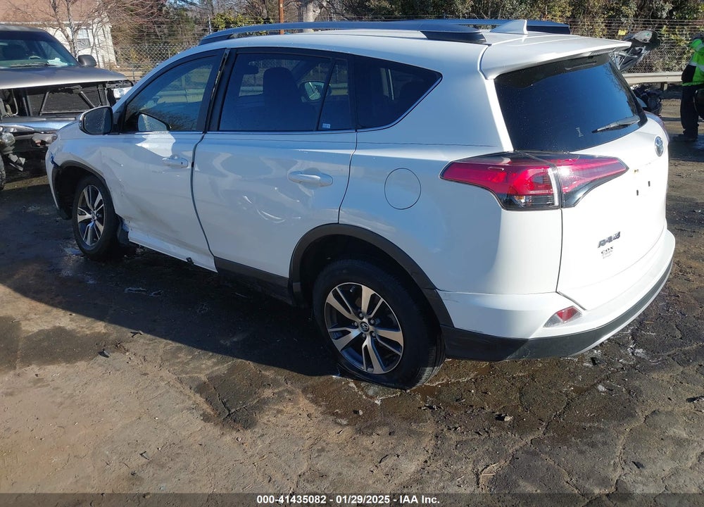 2018 TOYOTA RAV4 ADVENTURE/XLE VIN: JTMWFREV4JJ742379