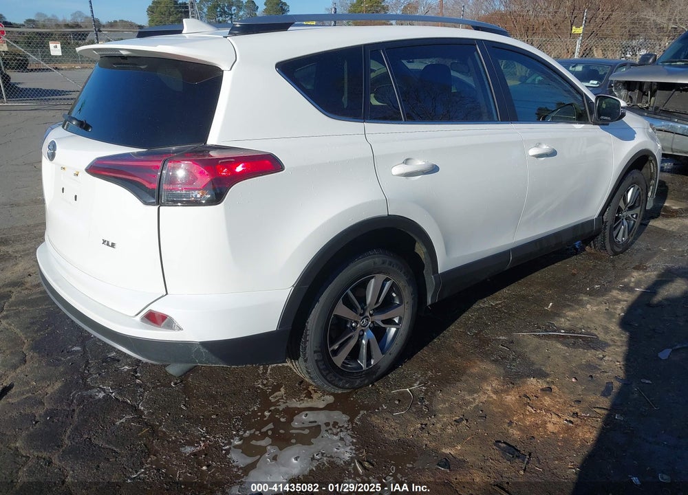 2018 TOYOTA RAV4 ADVENTURE/XLE VIN: JTMWFREV4JJ742379