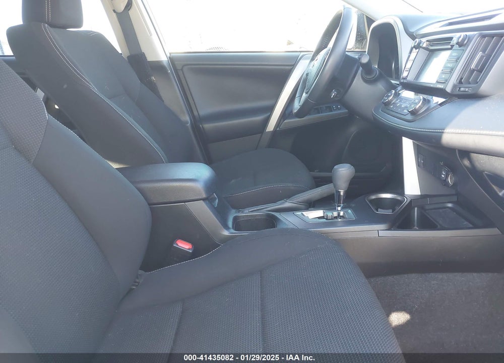 2018 TOYOTA RAV4 ADVENTURE/XLE VIN: JTMWFREV4JJ742379
