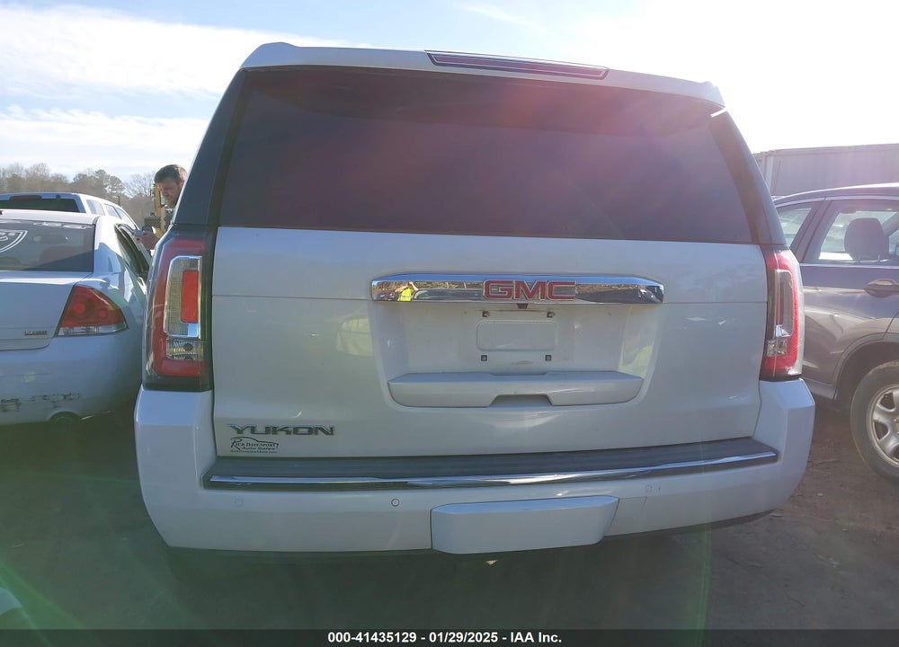 2016 GMC YUKON DENALI VIN: 1GKS2CKJ1GR363542