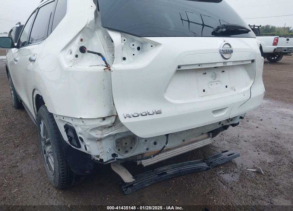 2017 NISSAN ROGUE S VIN: 5N1AT2MT2HC786188