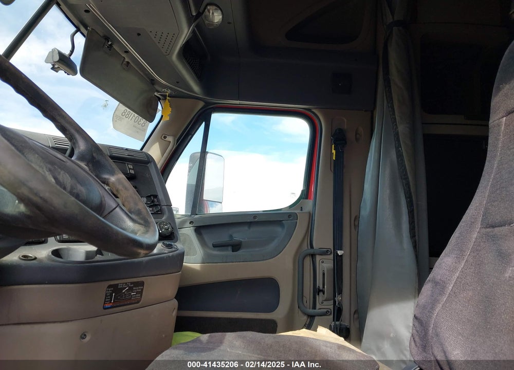 2017 FREIGHTLINER CASCADIA 125 --- VIN: 1FUGGLDR8HLHJ0645