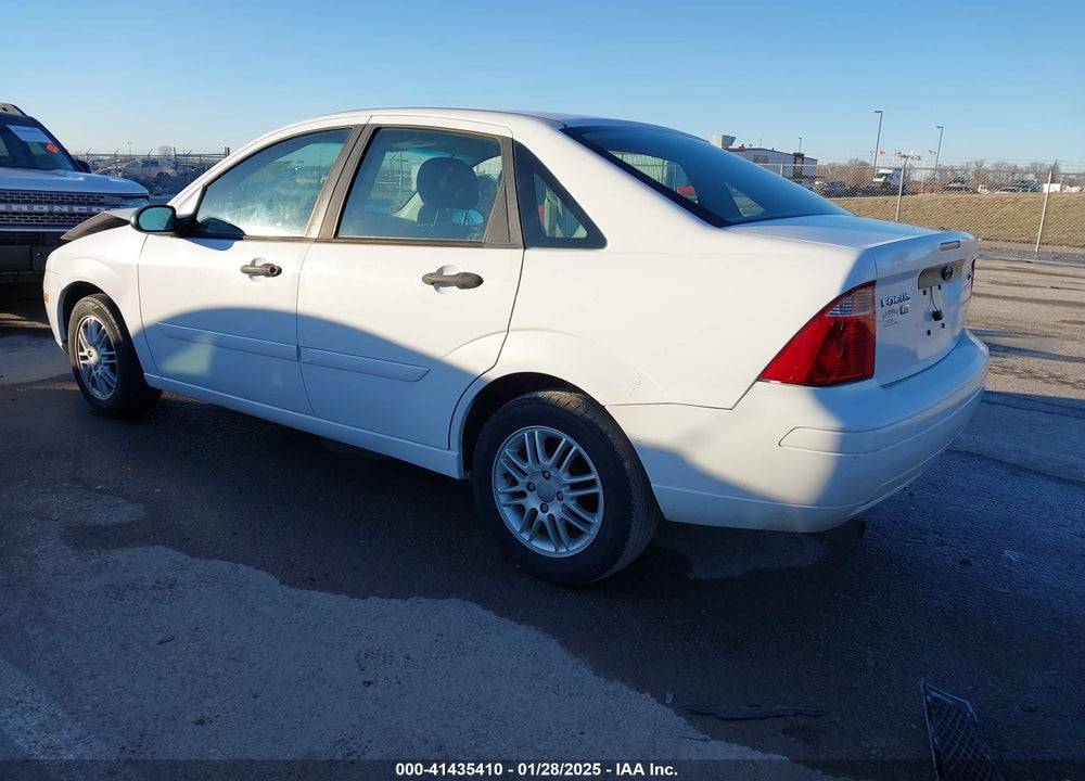 2005 FORD FOCUS ZX4 VIN: 1FAFP34N45W222967