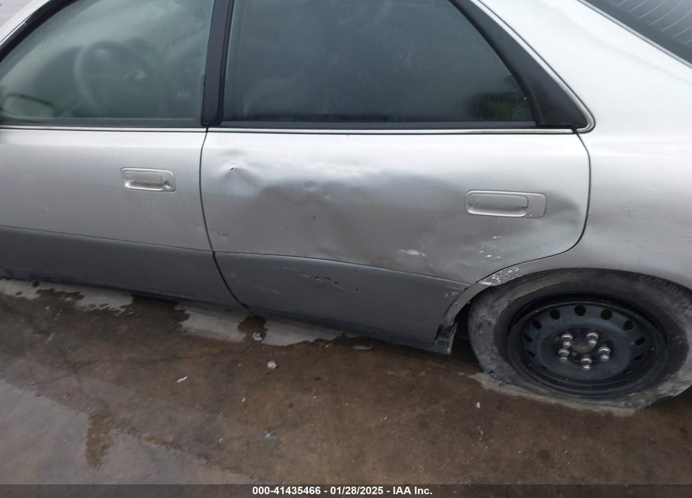 2000 LEXUS ES 300 VIN: JT8BF28G2Y0244683