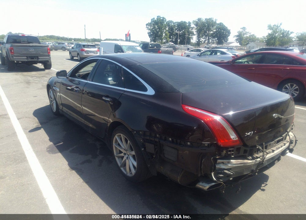 2011 JAGUAR XJ VIN: SAJWA1CB5BLV09952