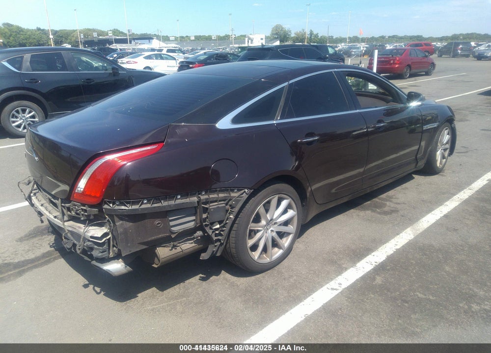 2011 JAGUAR XJ VIN: SAJWA1CB5BLV09952