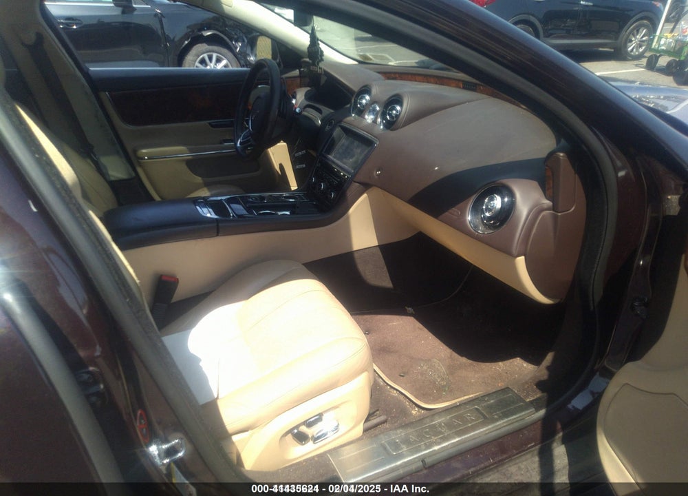 2011 JAGUAR XJ VIN: SAJWA1CB5BLV09952