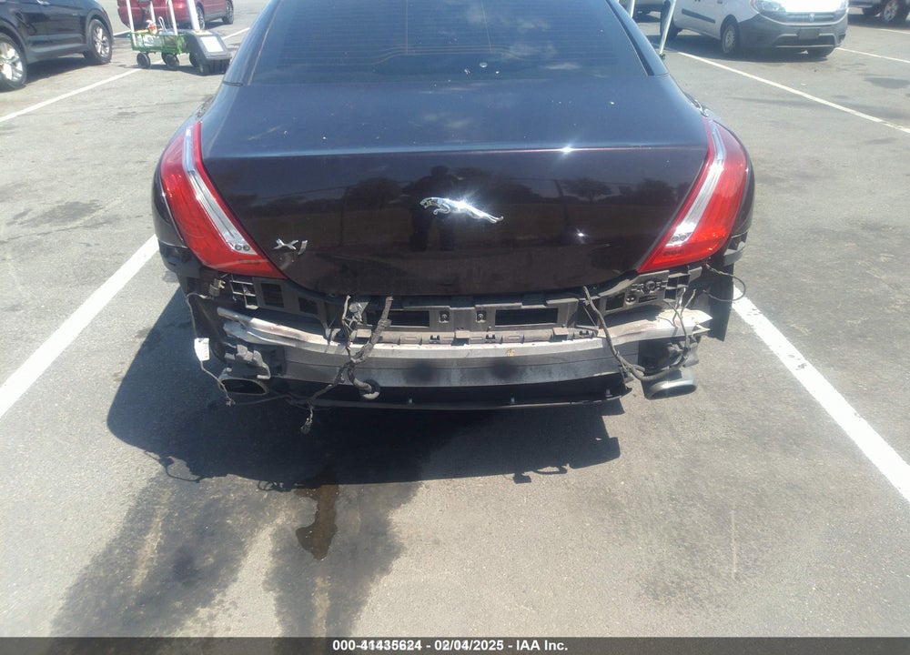 2011 JAGUAR XJ VIN: SAJWA1CB5BLV09952