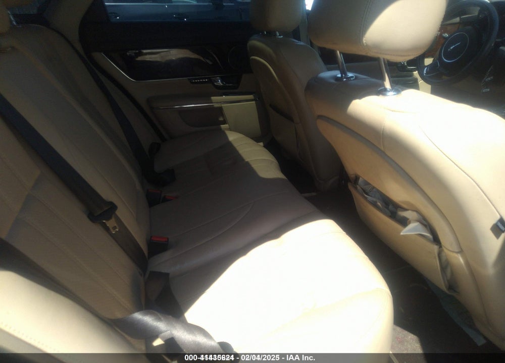 2011 JAGUAR XJ VIN: SAJWA1CB5BLV09952