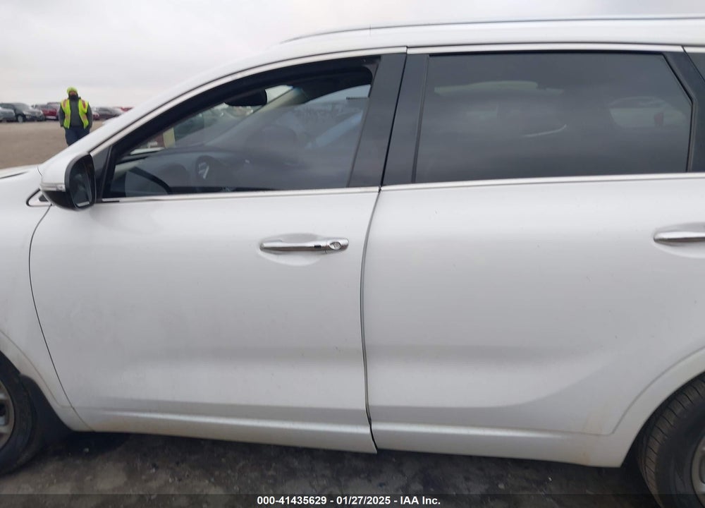 2016 KIA SORENTO VIN: 5XYPK4A58GG109367