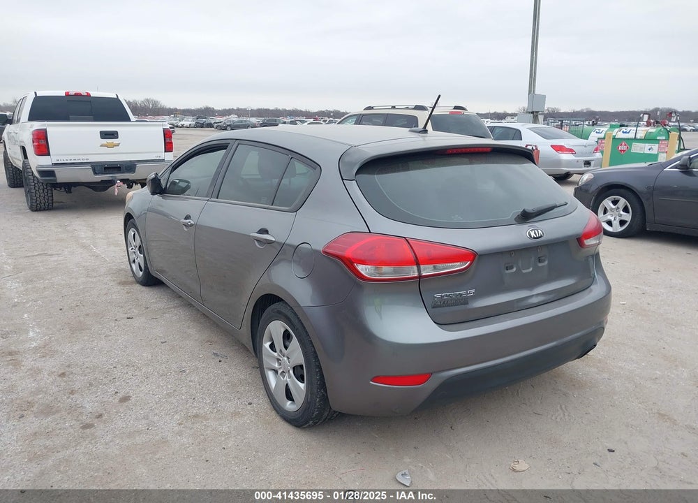 2016 KIA FORTE 5-DOOR VIN: KNAFK5A86G5574389