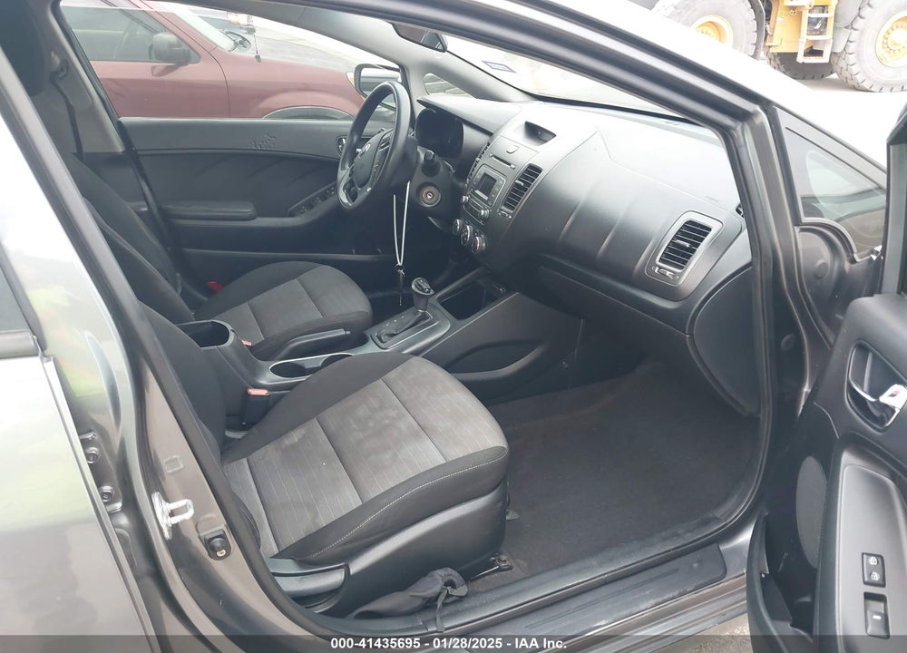 2016 KIA FORTE 5-DOOR VIN: KNAFK5A86G5574389
