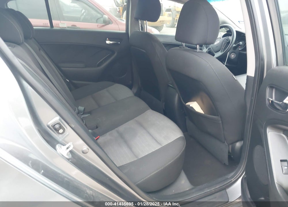 2016 KIA FORTE 5-DOOR VIN: KNAFK5A86G5574389
