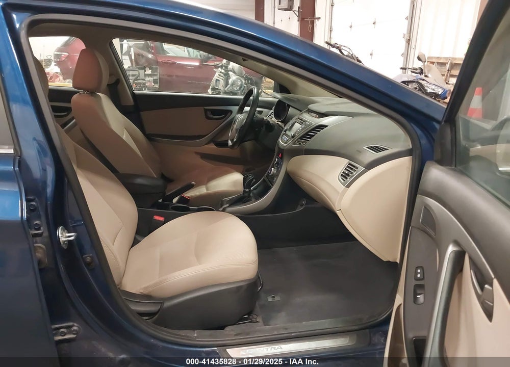 2016 HYUNDAI ELANTRA VIN: 5NPDH4AE4GH787575