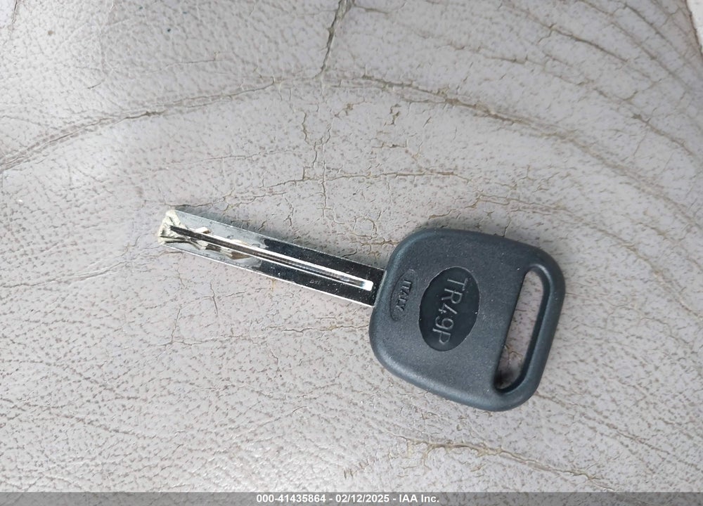 2011 KIA SORENTO LX VIN: 5XYKT3A18BG013651