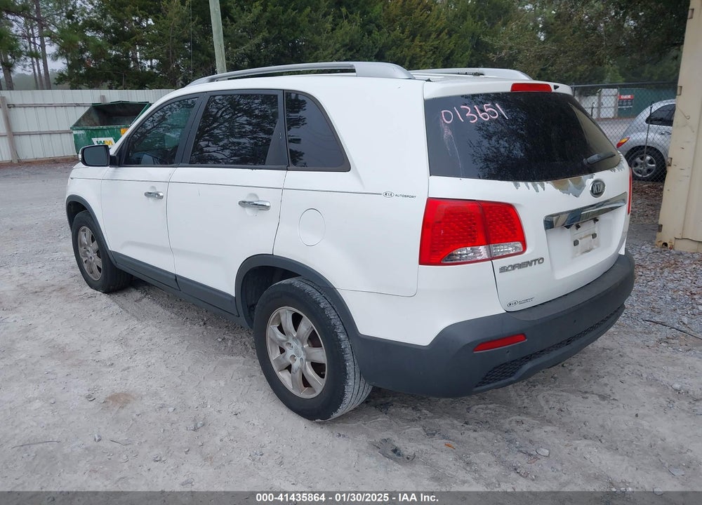 2011 KIA SORENTO LX VIN: 5XYKT3A18BG013651